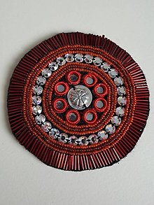 Iné šperky - Vyšívaný medailón Red Sonja - 16268706_