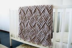 Detský textil - Ručne pletená puffy deka cik-cak - 16273278_
