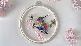 Obrazy - Vysívaný obraz kolibrik. Stabilizované kvety. Orchidea - 16271801_