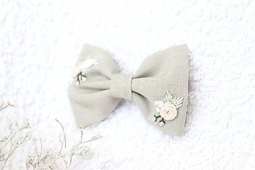 Ozdoby do vlasov - Vyšívané mašličky Šalvia ♡ (ruže (s pinetkou)) - 16275218_