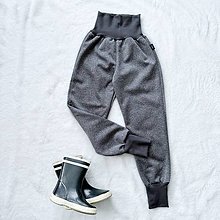 Detské oblečenie - Zimné softshellové nohavice šedé prskané so šedými patentmi - 16275656_