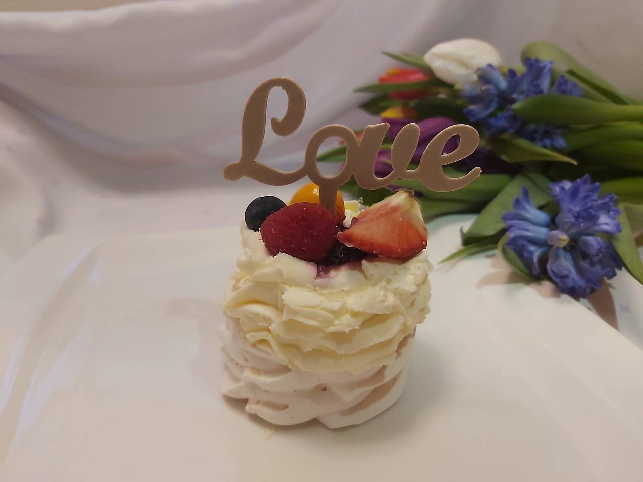 Zápich do valentínskej torty / zákusku s vlastným textom (Drevená - hnedá, písané písmo)