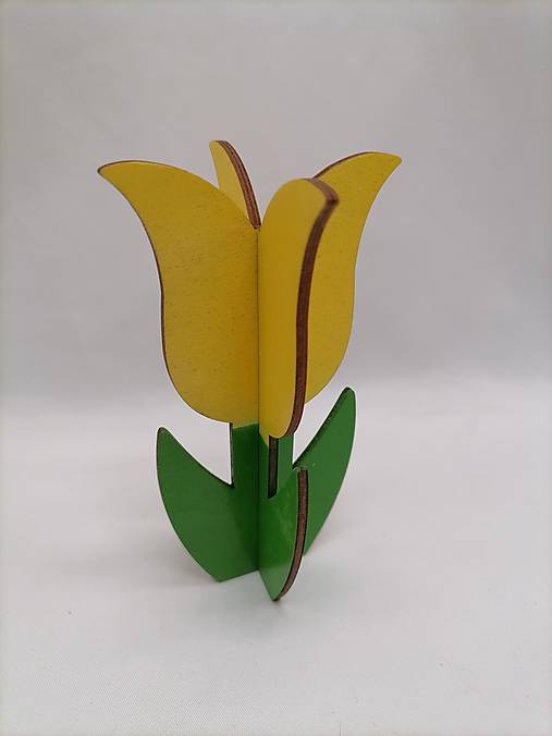 Farebný tulipán z dreva
