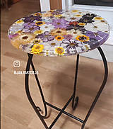 Nábytok - Nádherný dekorativní květinový stolek ze živice a sušených květů z vlastní květové louky - 16281988_