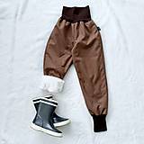 Detské oblečenie - Zimné softshellové nohavice hnedé zateplené s barančekom - 16283598_