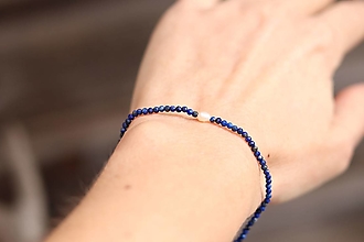 Náramky - Tenký náramok lapis lazuli, perla - 16284002_