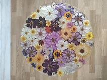 Nábytok - Nádherný dekorativní květinový stolek ze živice a sušených květů z vlastní květové louky - 16283263_