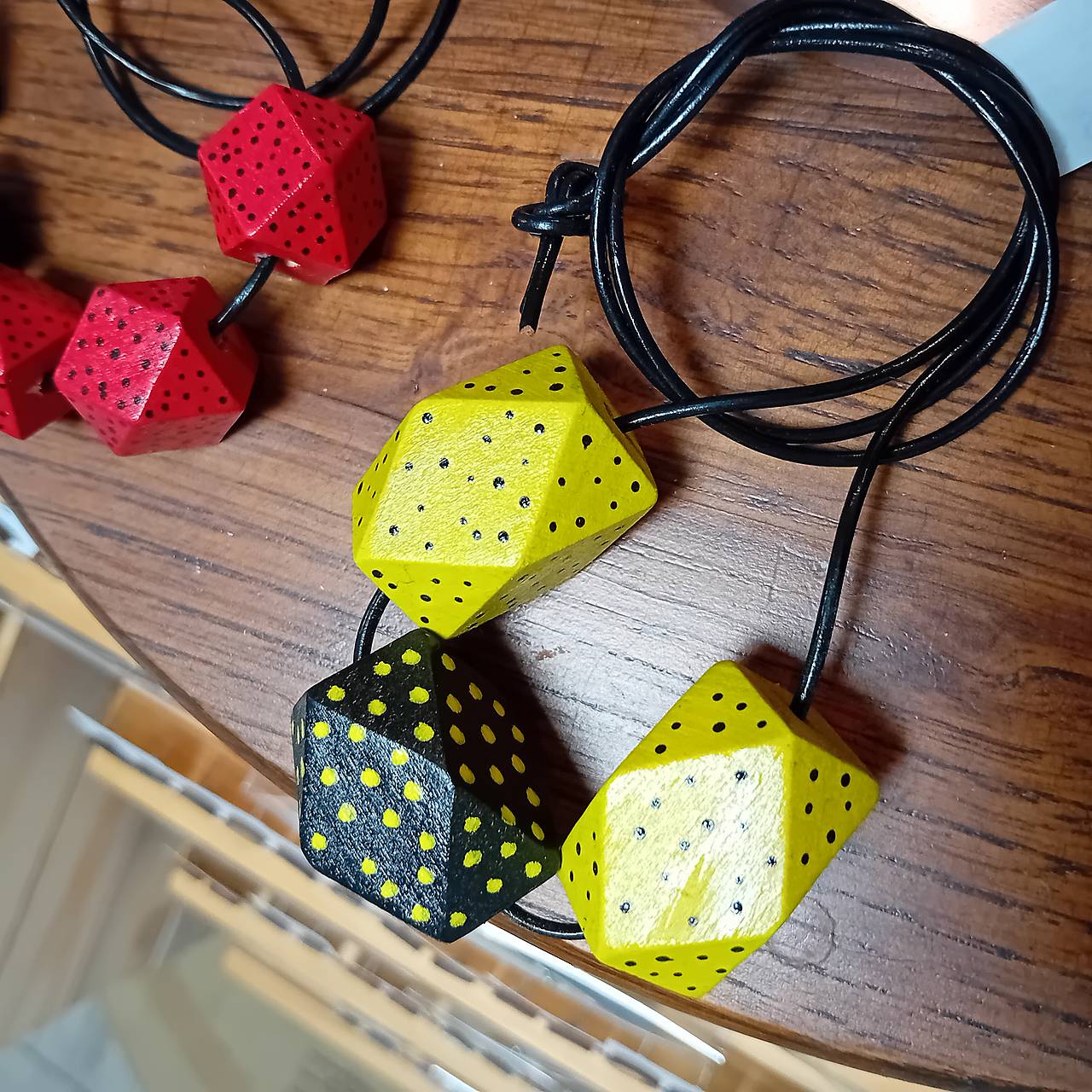 Drevené náhrdelníky