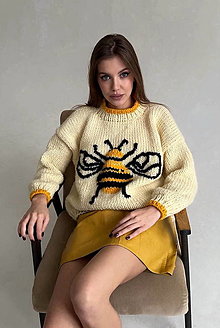 Svetre a kardigány - Dámsky sveter s včielkou - 16288971_