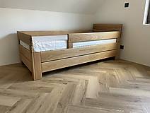 Nábytok - Detská dubová masívna posteľ s úložným priestorom - 16290765_