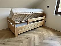 Nábytok - Detská dubová masívna posteľ s úložným priestorom - 16290767_