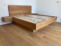 Nábytok - Dubová posteľ s úložným priestorom a nočnými stolíkmi - 16290799_