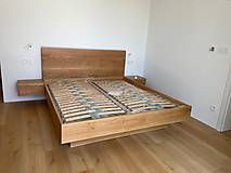 Nábytok - Dubová posteľ s úložným priestorom a nočnými stolíkmi - 16290800_