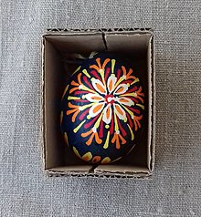 Dekorácie - Kraslica batikovaná voskovaná 1 kus v krabičke (kraslica No1) - 16291301_