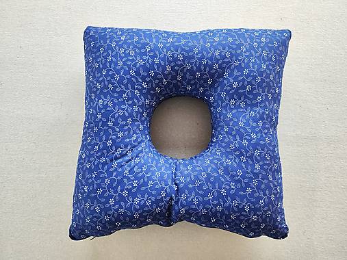 Úžitkový textil - Vankúš polštář na hemoroidy/ zlatú žilu/rektálny/ popôrodný / hemeroidy veľký 45 x 45 CM Kvietok - 16293474_