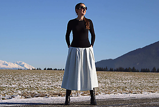 Sukne - Čierno-biela bodkovaná sukňa - 16291487_