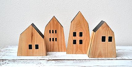Dekorácie - Drevené domčeky s čiernou strechou-sada 4 kusy - 16292763_