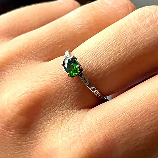 Faceted Chrome Diopside Silver Ring AG925 / Jemný strieborný prsteň s prírodným chróm diopsidomm E007