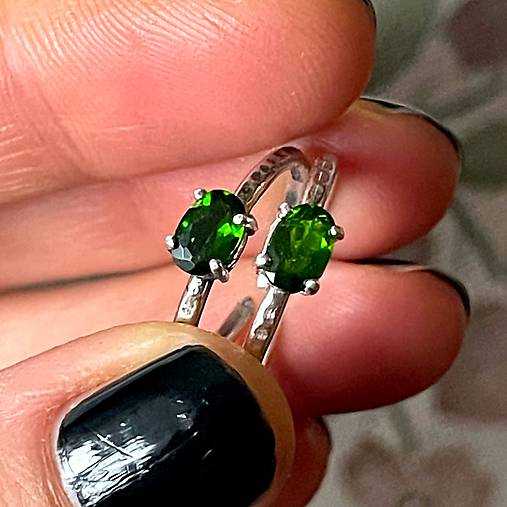 Faceted Chrome Diopside Silver Ring AG925 / Jemný strieborný prsteň s prírodným chróm diopsidomm E007