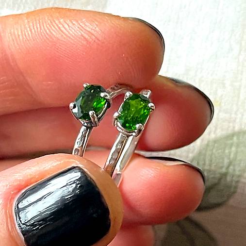 Faceted Chrome Diopside Silver Ring AG925 / Jemný strieborný prsteň s prírodným chróm diopsidomm E007