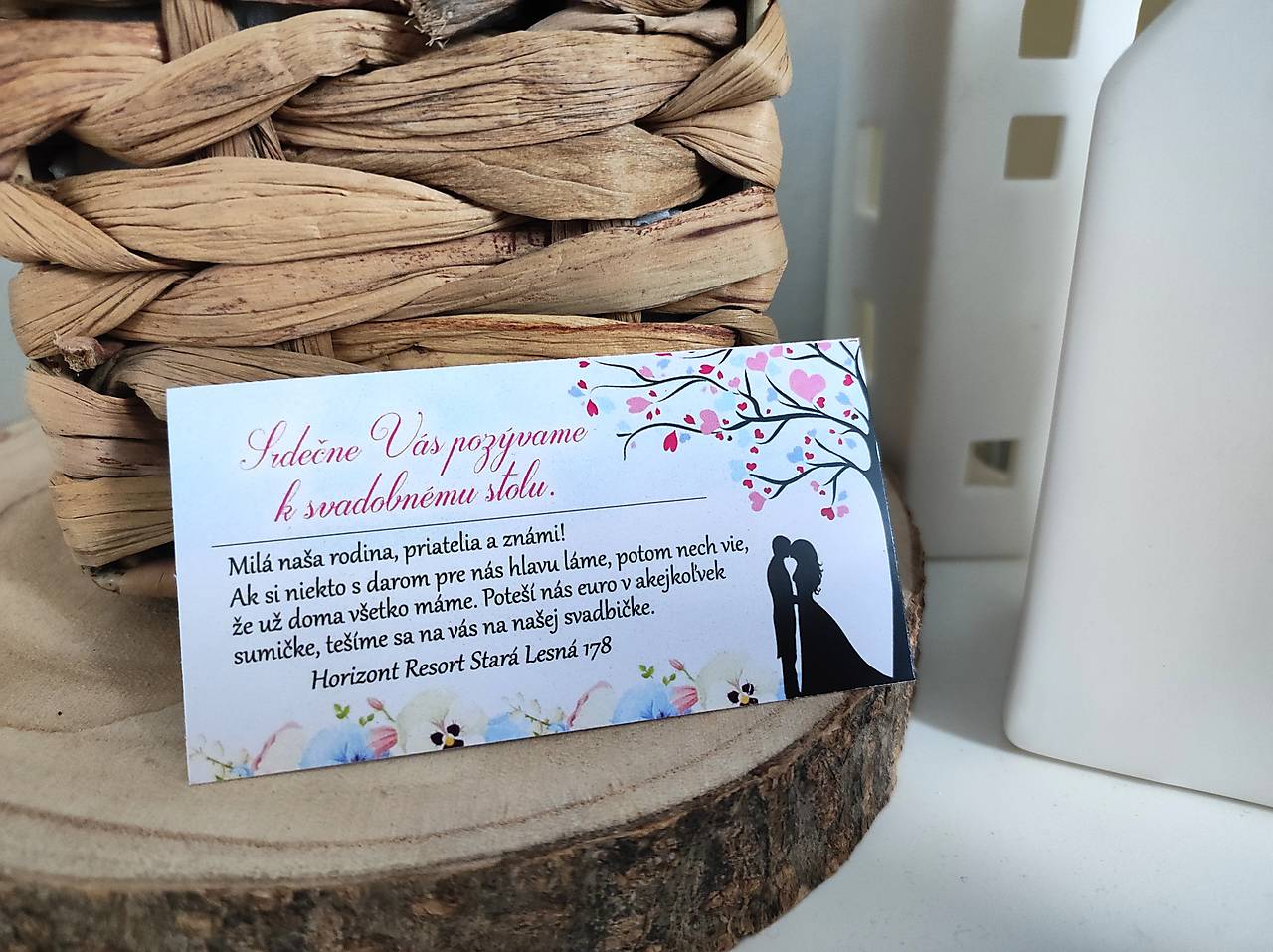 Svadobné oznámenie príbeh lásky, časová os (Pozvánka k stolu v dizajne oznamenia)