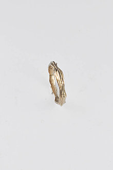 Prstene - Strieborný prsteň lamellae (47 - Zlatá) - 16300023_