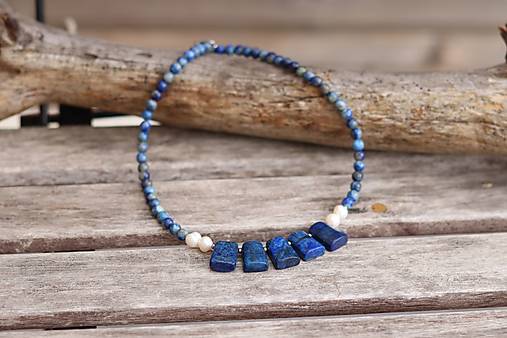Náhrdelník s minerálom lapis lazuli, perly