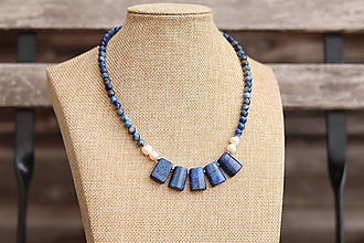 Náhrdelníky - Náhrdelník s minerálom lapis lazuli, perly - 16298968_