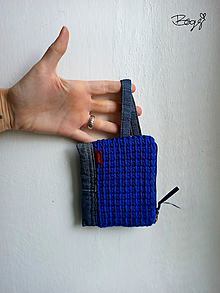 Peňaženky - riflová kapsička s modrým háčkovaným panelem - 16302233_