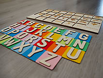 Hračky - Montessori drevená vkladacia abeceda - 16302279_