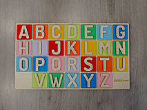 Hračky - Montessori drevená vkladacia abeceda - 16302283_