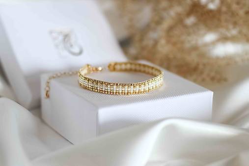 Valentínska kolekcia- elegantný bielo-zlatý náramok