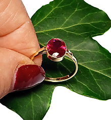 Prstene - ZLATÝ prsteň sintetický RUBÍN 10*8 - 16306363_