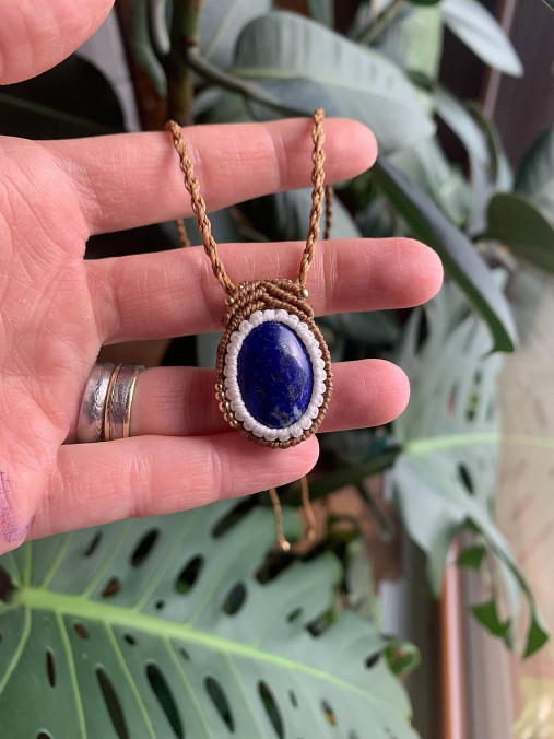 Macrame náhrdelník- lapis lazuli