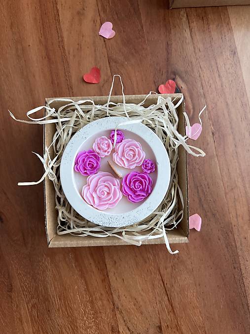 Romantická kvetinová vonná sójová sviečka, darček pre ňu, 3D kvety