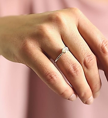 Prstene - Faceted Grey Moonstone Silver Ring AG925 / Jemný strieborný prsteň s prírodným šedým mesačným kameňom E008 - 16308904_
