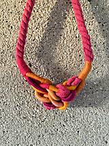 Lanový náhrdelník z ružového lana