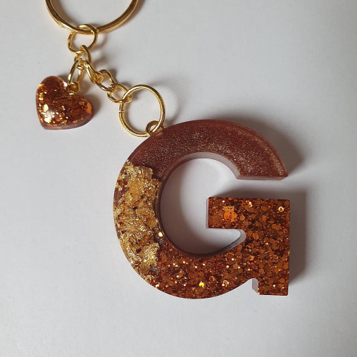 Kľúčenka s príveskom zo živice - "G"