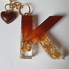 Kľúčenky - Kľúčenka s príveskom zo živice - "K" - 16310906_