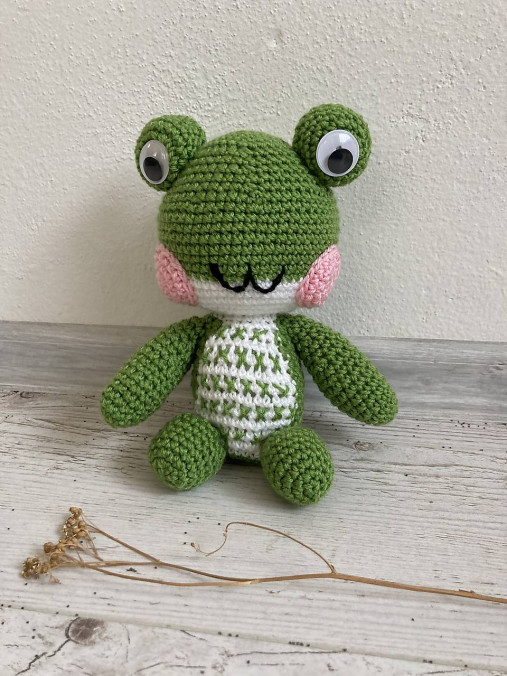 Hračky - žaba-žabka /háčkovaná hračka/ - 16311311_