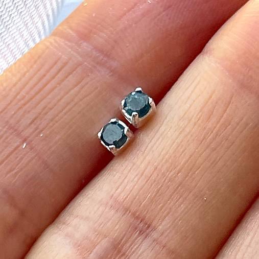 Blue Diamond Ag925 Stud Earrings / Náušnice s modrým diamantom A0023