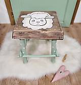 Dekorácie - detský drevený stolček užitočný aj dekoračný - 16313384_