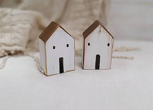 Dekorácie - Domček so zlatou strieškou - 16318114_