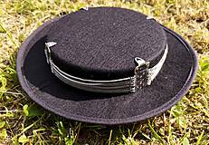 Čiapky, čelenky, klobúky - Retiazkový klobúčik - 16320760_