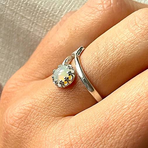 Leaf Natural Ethiopian Opal Ring Ag925 / Strieborný prsteň s welo opálom E002