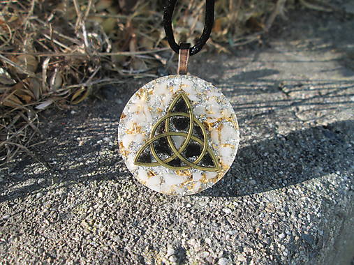Náhrdelníky - Org.šperk ,,Triquetra meditace " - 16324070_