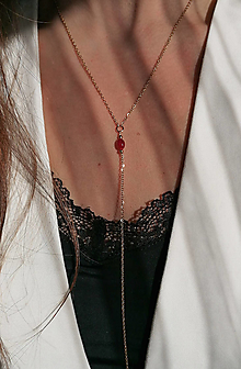 Náhrdelníky - Dlhý náhrdelník v tvare ypsilon s rubínom - 16324613_