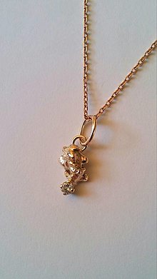 Náhrdelníky - Prívesok zlatý nuget a diamant, 18K - 16328982_