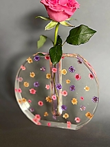 Priehľadná váza s kvetmi “Kvietkovaná”