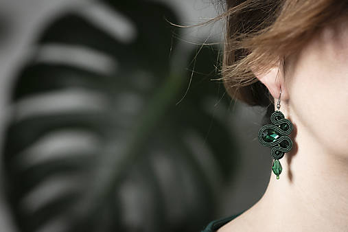 Náušnice - Šmaragdová Meta - Ručne šité šujtášové náušnice - Soutache earrings - 16334040_